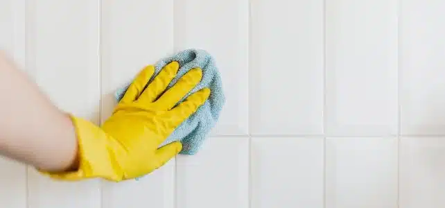 10 astuces pour maintenir votre carrelage propre et moins salissant